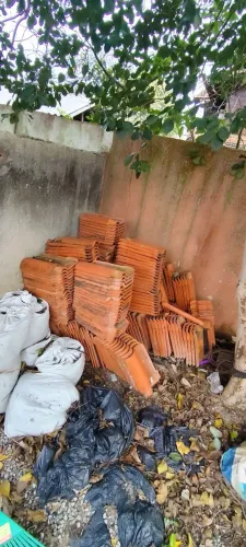 Vende se telhas usadas
