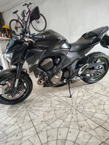 Vendo Z800 2014 bem cuidada óleo trocado .Sem passagem de leilão