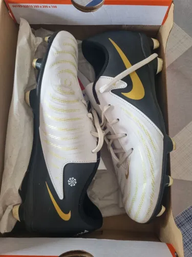 Chuteira de campo Nike