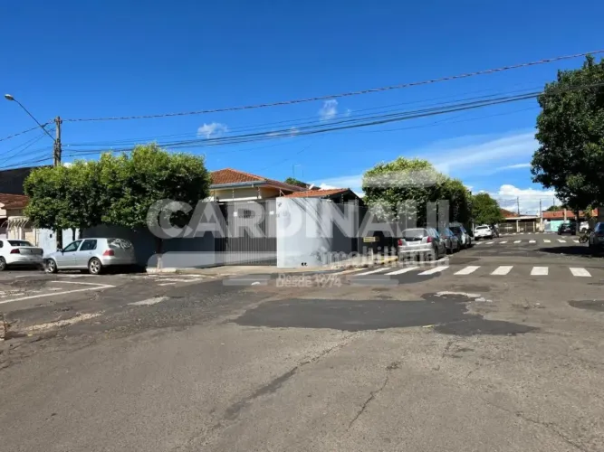 Ampla Casa à venda, em Américo Brasiliense.