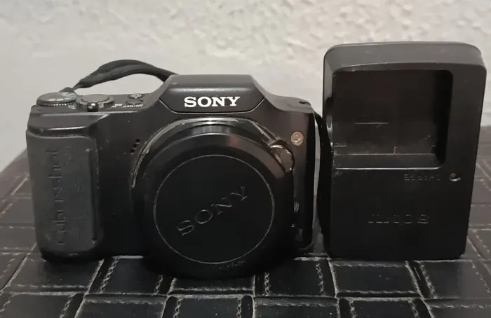 Câmera Sony cyber shot DSC h20 com carregador original