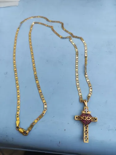 VENDO JÓIA DE OURO MODELO PIASTRINE 8.7 COM PINGENTE DE CRUCIFIXO CORAÇÃO SAGRADO 3.1