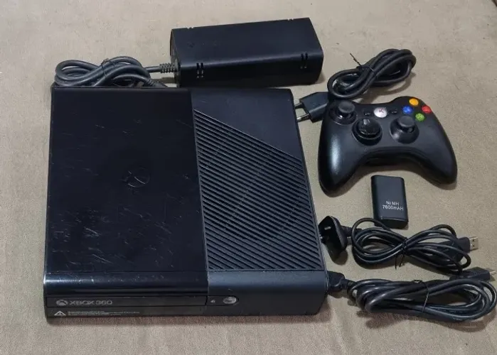 XBOX 360 SUPER SLIM RGH 3.0 COM 75 JOGOS (Ler Descrição)
