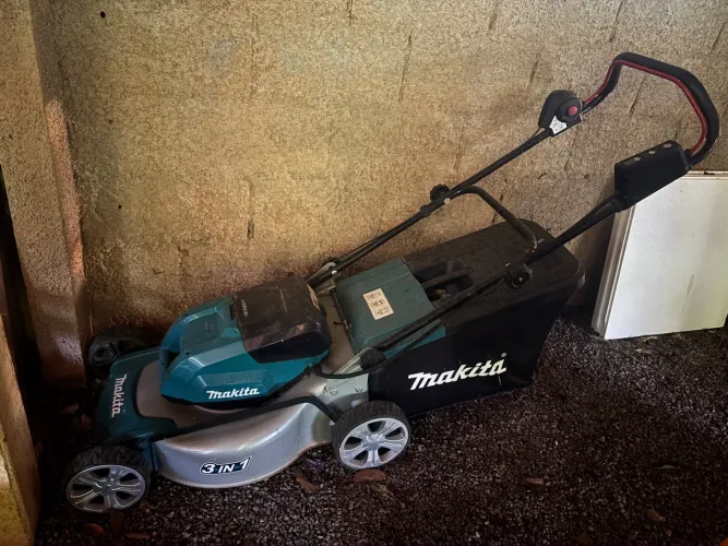 Cortador de grama a bateria Makita