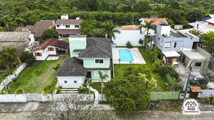 Imóvel para venda possui casa com 255m² e terreno com 1.080m²