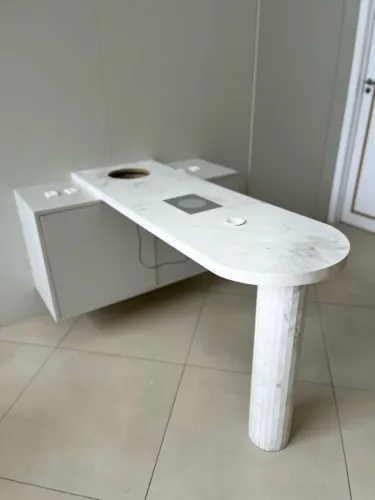 Mesa para manicure e pedicure c armario acoplado
