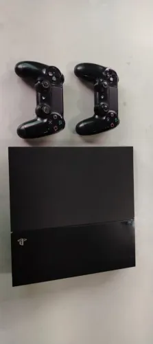 Vendo ps4 500gb 2 controles