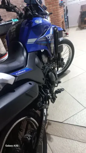 Lander muito nova