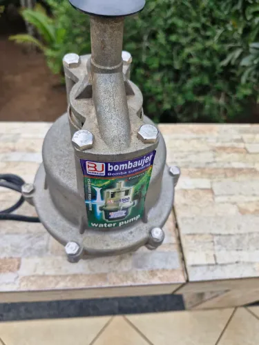 Bomba submersa