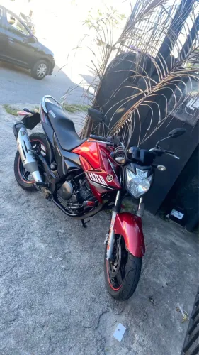 Yamaha Fazer 250 vermelha extra