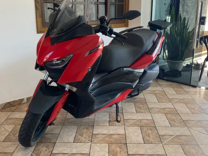 X max 250 Yamaha vermelha em ótimo estado