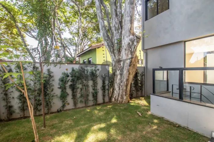 Casa de Condomínio - 4 Dormitórios (2 Suítes) à Venda no Jardim Dos Estados, São Paulo/SP