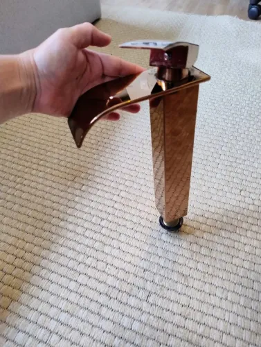 Torneira monocomando bica alta rose gold