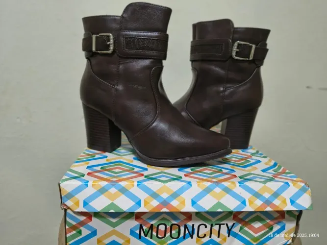 Bota Mooncity