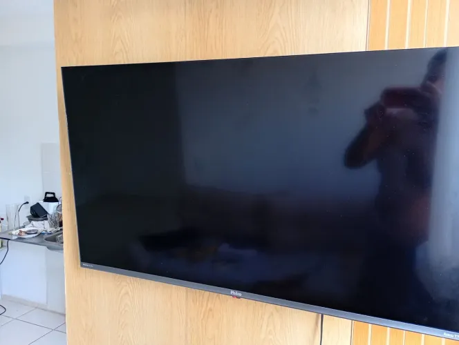 TV PHILCO COM SISTEMA ROKU 43 P