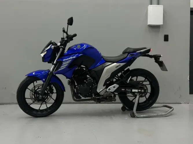 Yamaha FZ25 - Oportunidade