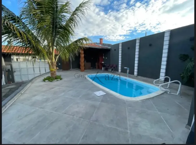 Casa com Edícula - Conjunto Residencial Galo Branco - 3 Dormitórios - 250m².