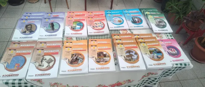 Livros escolar Objetivo estado de novos