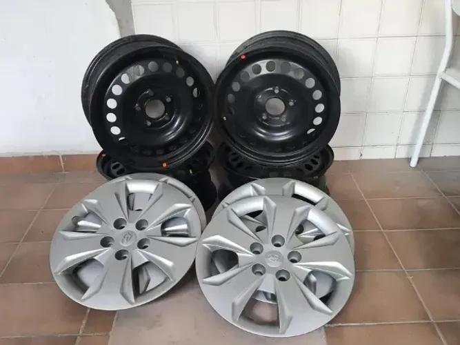 Jogo de Rodas Ferro aro 16 com calota em bom estado Creta 2018 * Para vender logo R$ 700,0