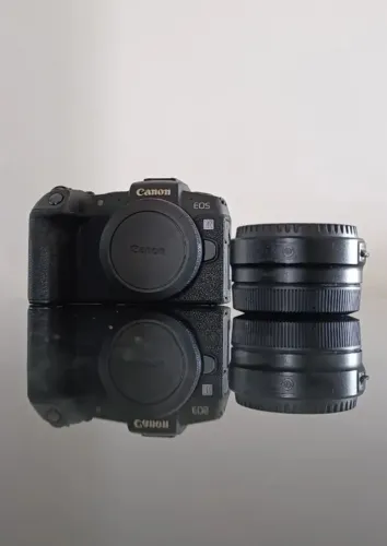 Câmera Canon EOS RP com adaptador