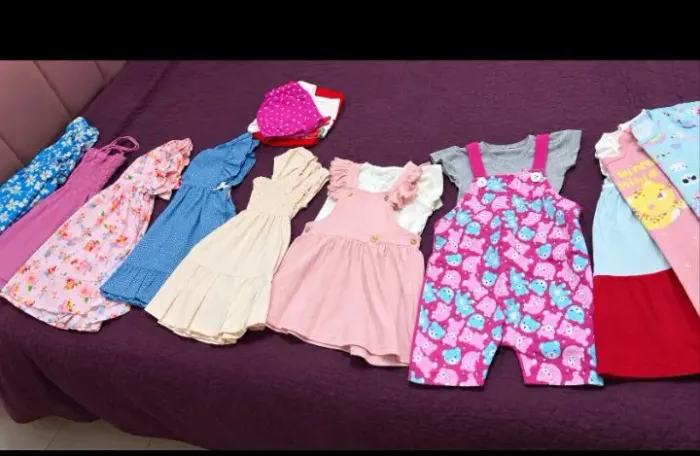 Vendo Lotinho de roupas de menina vestem até um ano pouco usadas