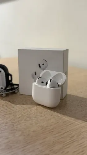 AirPods 4 com cancelamento de ruído 