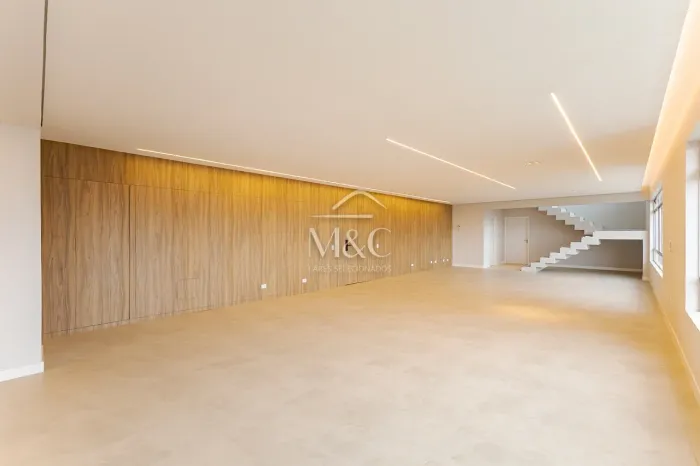 Cobertura com 545 m², 4 quartos sendo 4 suítes à venda no bairro Bigorrilho.