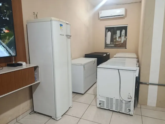 5 freezer semi-novo zap *
