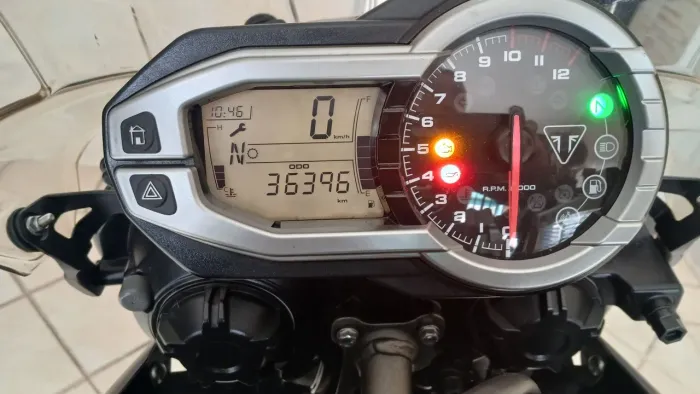 Motos