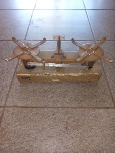 Balança antiga de mesa Marte