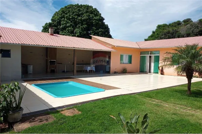 166,25 M2 Casa Venda, 1 Dormitório, localizada em Rua José Varanda, 166, Alto das Brisas,