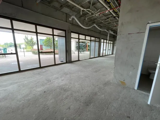 LOJA COMERCIAL NO PARQUE DO CAIS | 92 m² | 36 VAGAS ROTATIVAS