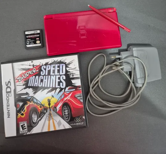Nintendo DS Lite vermelho já com película + 2 jogos + carregador