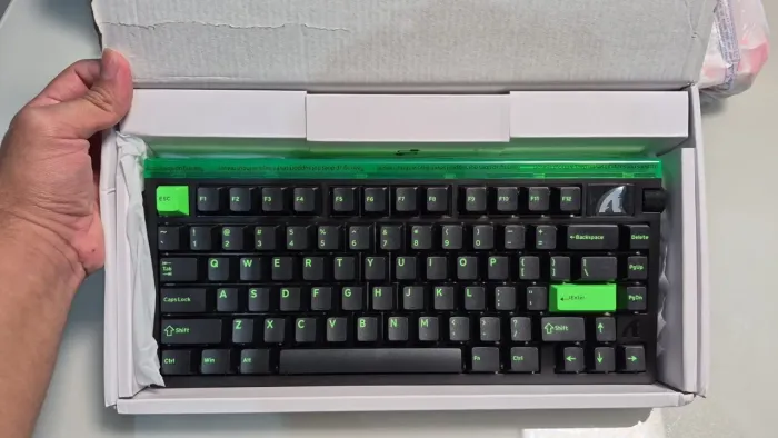 Teclado Mecânico Attack Shark R85 HE, RGB, Switch Magnético Linear, Preto e Verde