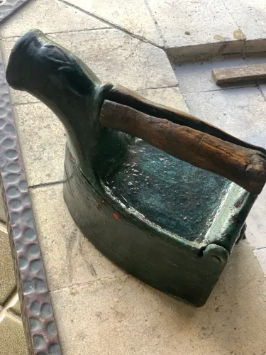 Ferro de passar antigo 