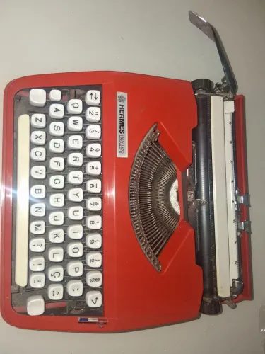 Máquina datilografia marca: Hermes baby