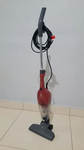 Aspirador de Pó Vertical com Fio Electrolux 1100W 2 em 1 Filtro HEPA