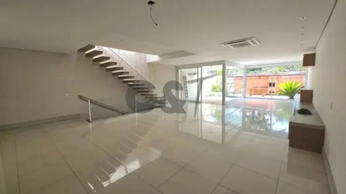 Casa de Condomínio - 4 Dormitórios (Suítes) para Alugar no Campo Belo - SP