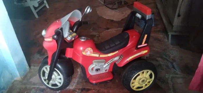 Moto elétrica infantil