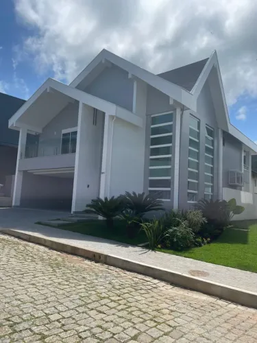 CASA ALTO PADRÃO LOCAÇÃO BALNEÁRIO CAMBORIÚ *