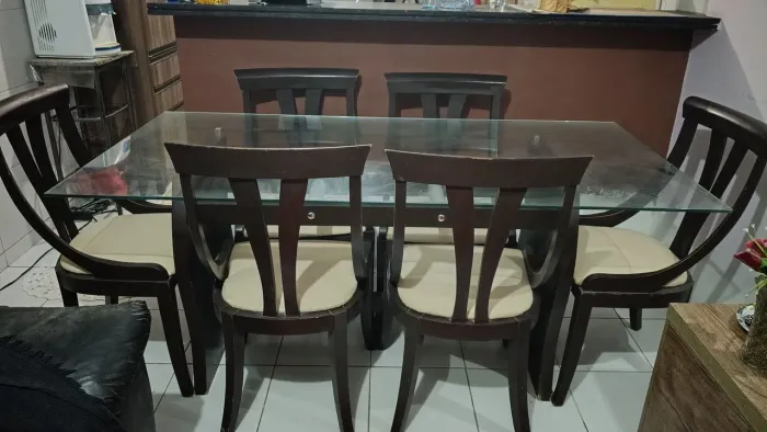 Mesa de Jantar com 6 Cadeiras em Madeira de Lei e Vidro<br>