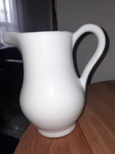 Jarra branca em louça porcelana 1250.lts