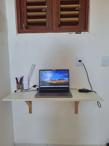 Mesa Dobrável Branca para Escritório/Home Office - Compacta e Funcional