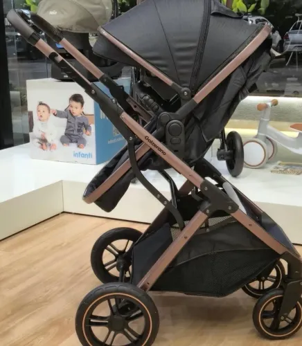Carrinho e bebê conforto com base marca Galzerano