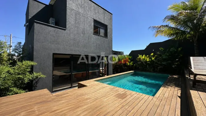 Sobrado de Alto Padrão com 3 Suítes e Piscina no Jardins Porto