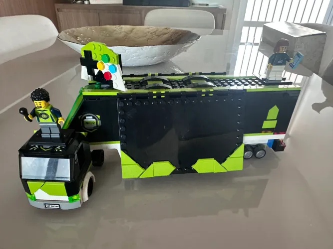 Caminhão batalha de gamers Lego