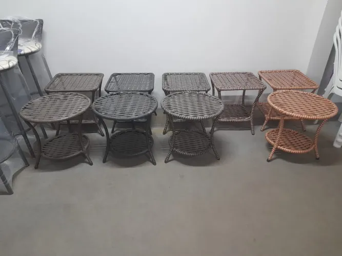 Mesinha de centro em junco sintético