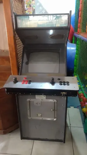 Máquina de fliperama antiga (gabinete arcade item de colecionador)