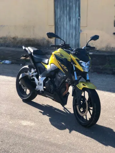 Honda Cb Twister 300f Dourada Ano 2024