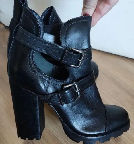 Bota Schutz tam. 37